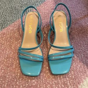 NWOT Unisa Blue Block Sandals